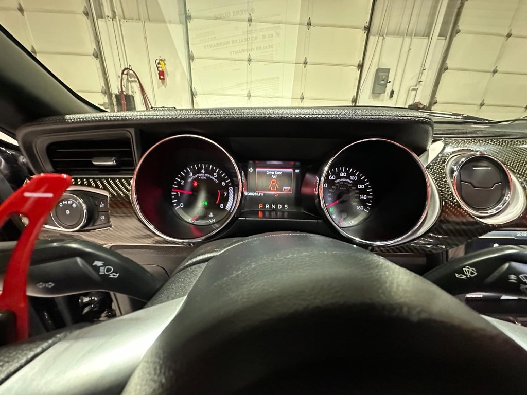 Ford Mustang Vehicle Full-screen Gallery Image 21