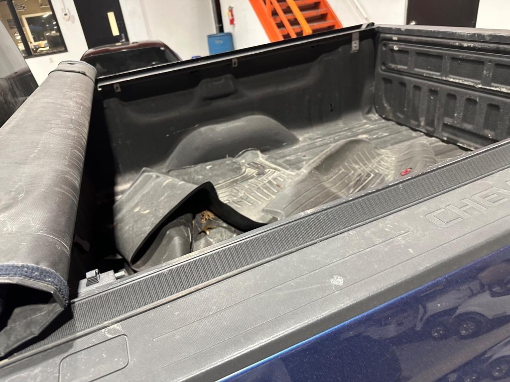 Chevrolet Silverado 1500 Vehicle Full-screen Gallery Image 13