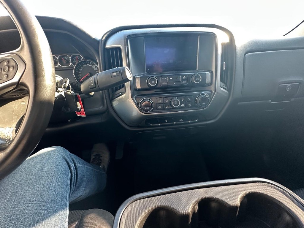 Chevrolet Silverado 1500 Vehicle Full-screen Gallery Image 18