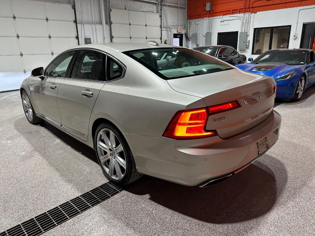 Volvo S90 Vehicle Full-screen Gallery Image 3