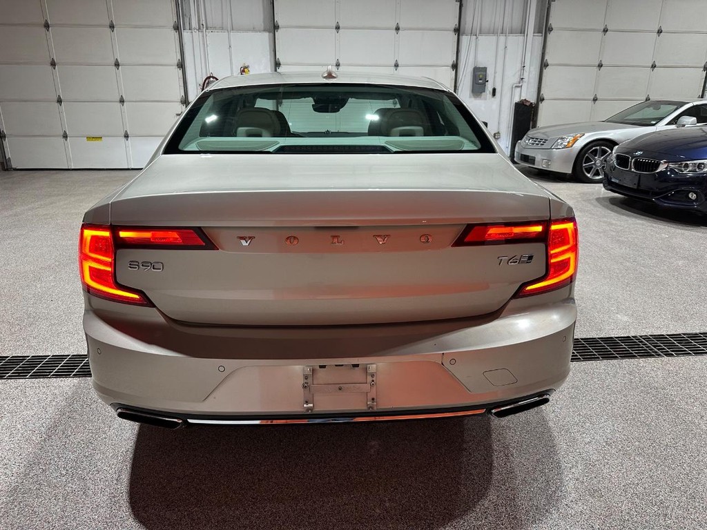 Volvo S90 Vehicle Full-screen Gallery Image 4