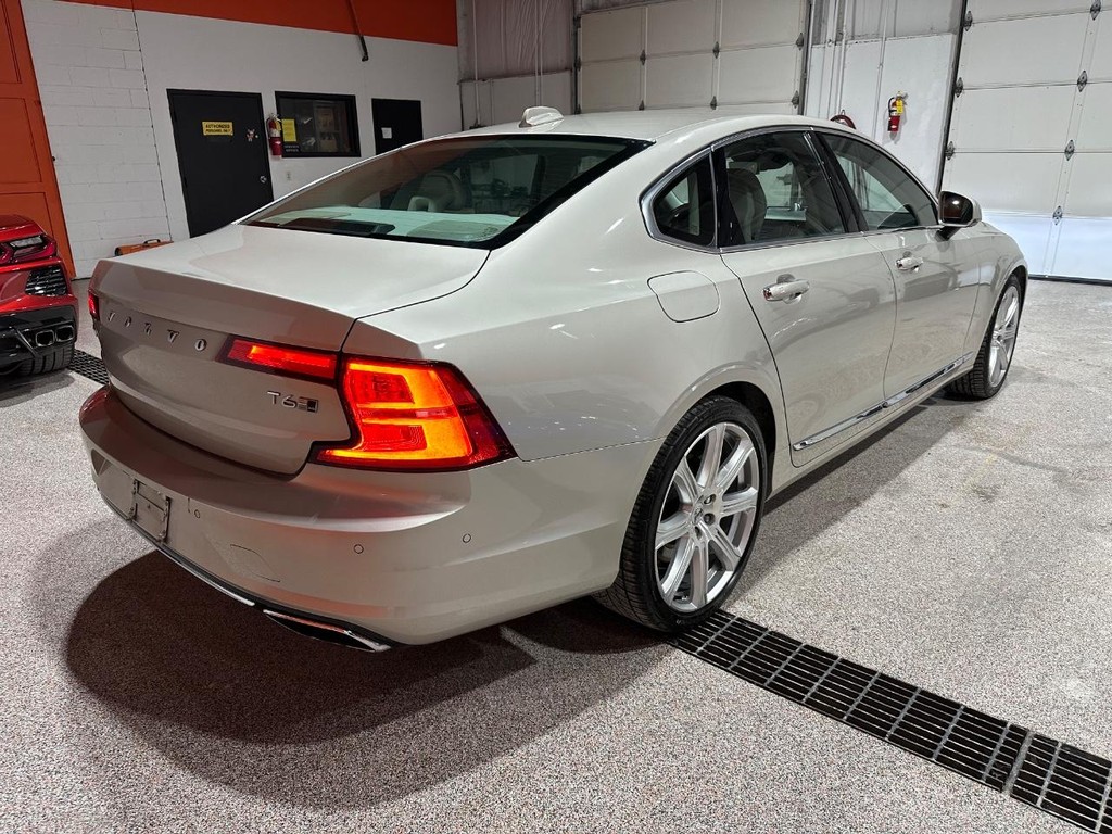 Volvo S90 Vehicle Full-screen Gallery Image 5