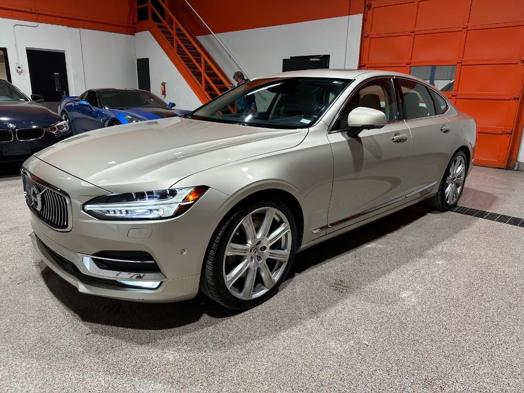 Volvo S90 Vehicle Full-screen Gallery Image 11