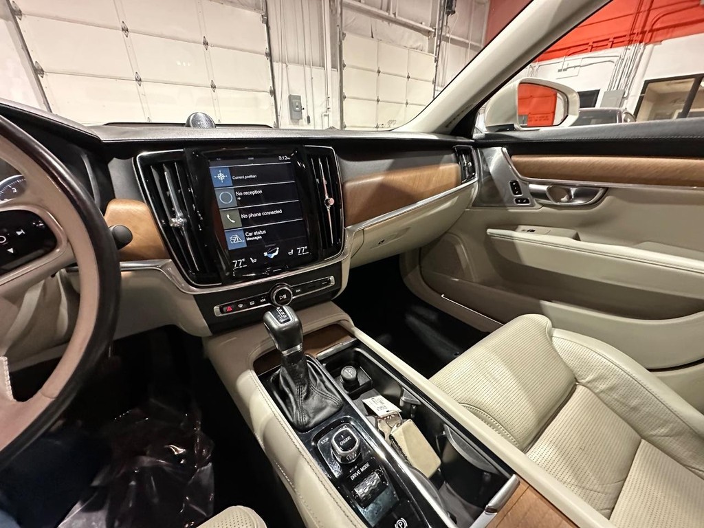Volvo S90 Vehicle Full-screen Gallery Image 20