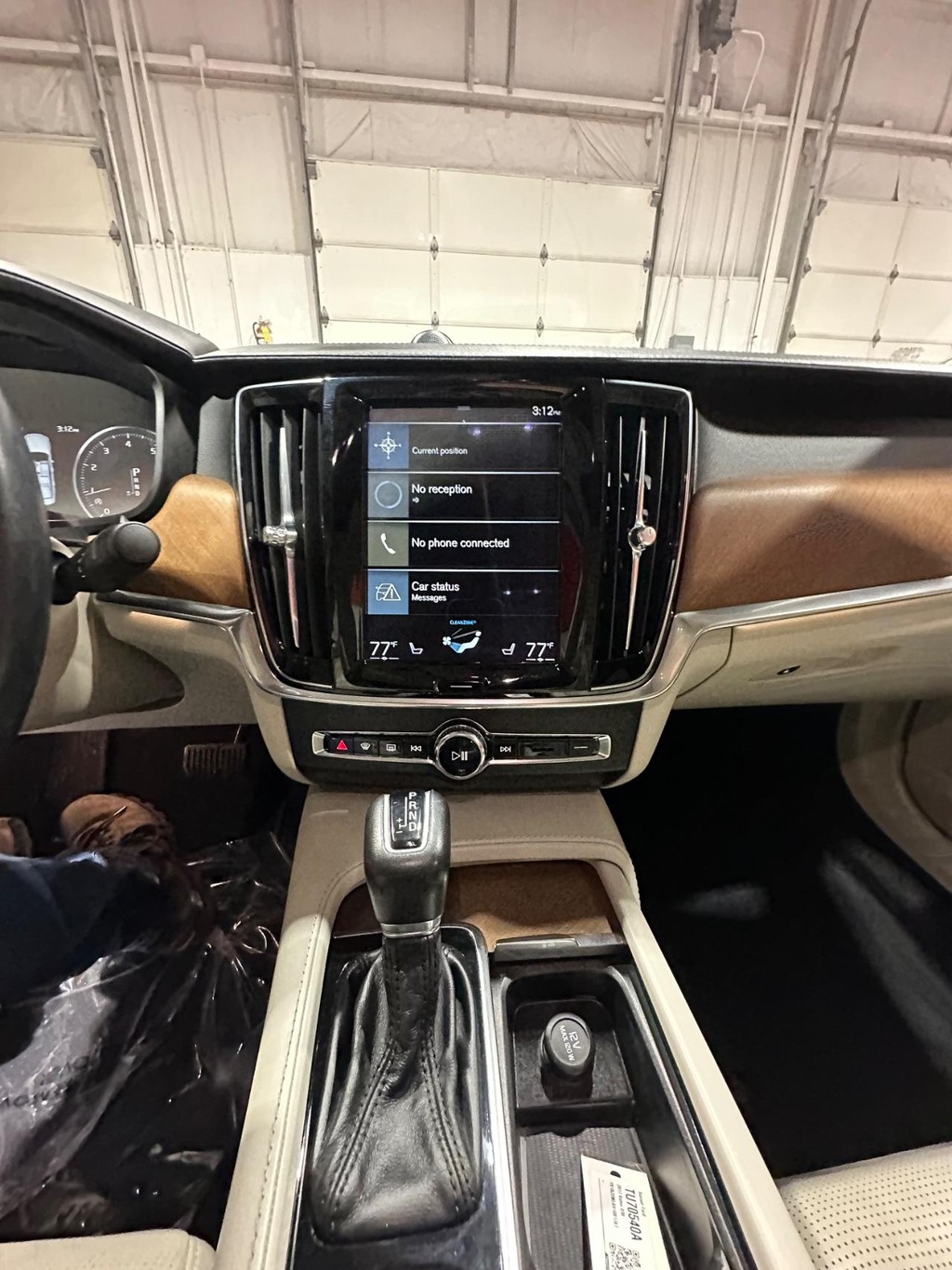 Volvo S90 Vehicle Full-screen Gallery Image 21