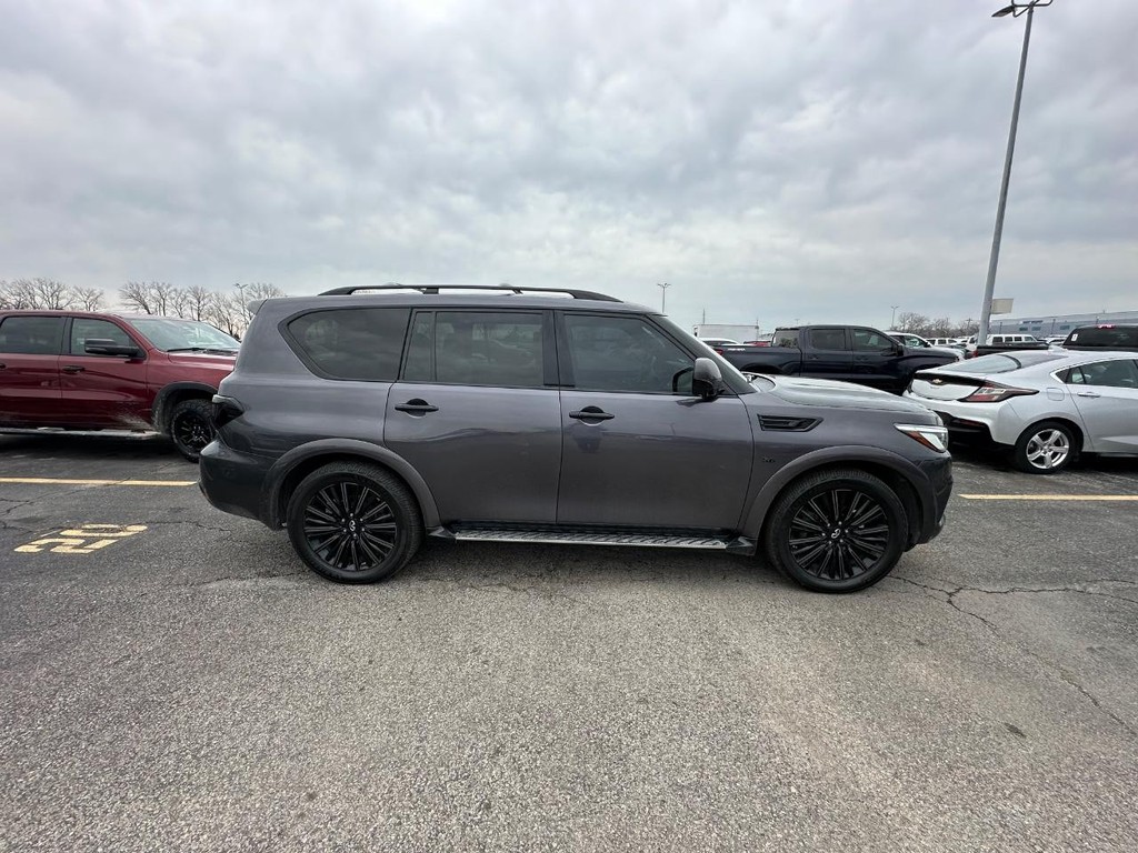 INFINITI QX80 Vehicle Full-screen Gallery Image 2
