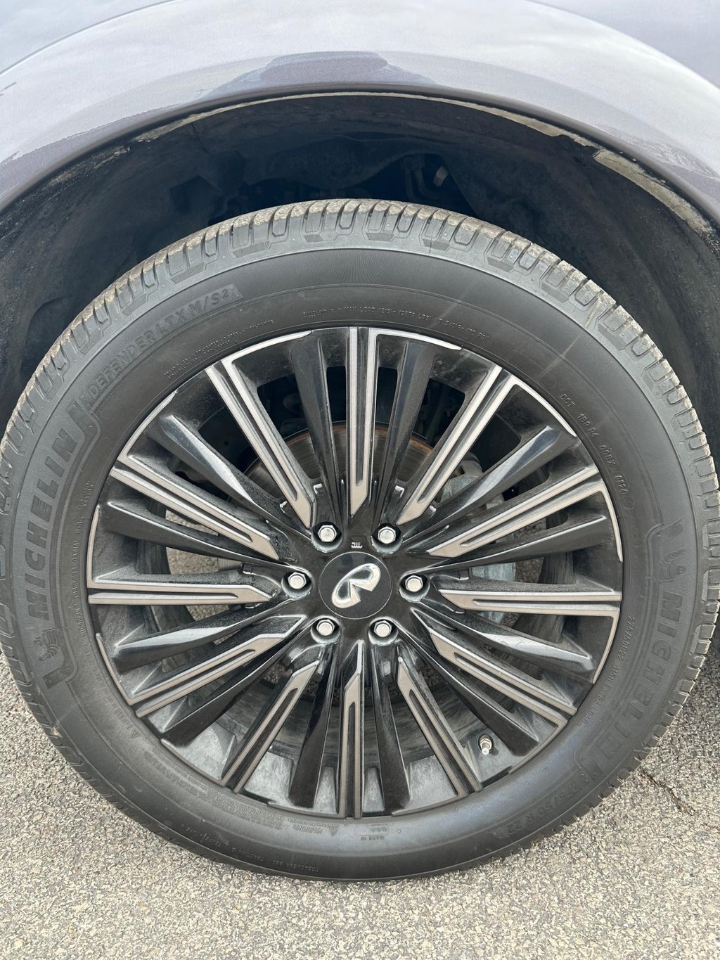 INFINITI QX80 Vehicle Full-screen Gallery Image 5