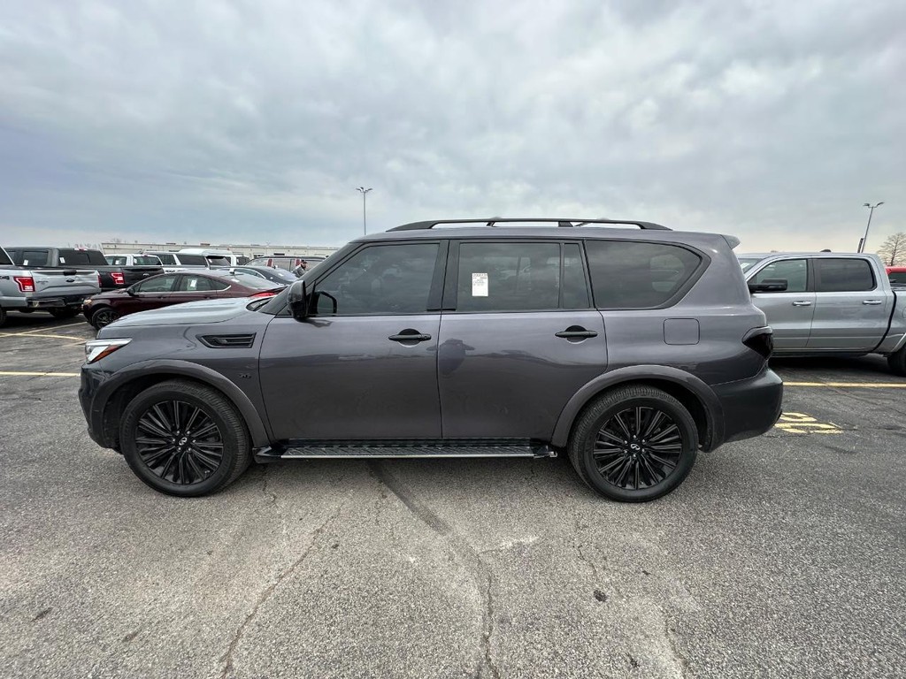INFINITI QX80 Vehicle Full-screen Gallery Image 8
