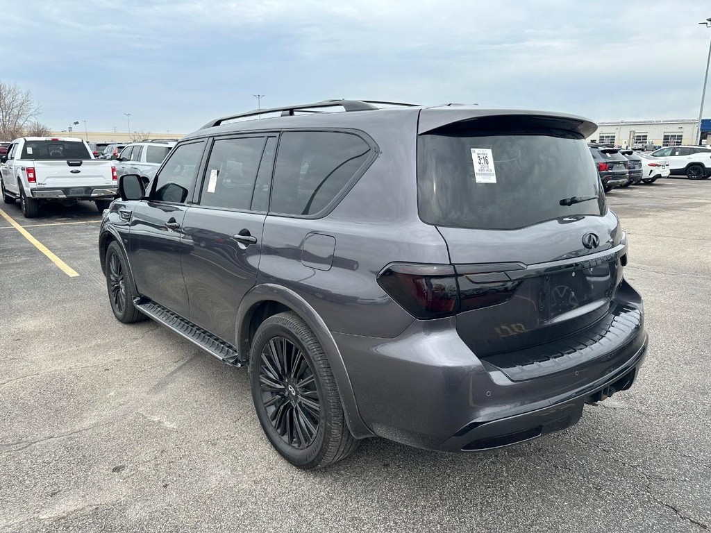 INFINITI QX80 Vehicle Full-screen Gallery Image 9