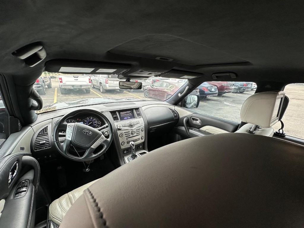 INFINITI QX80 Vehicle Full-screen Gallery Image 10