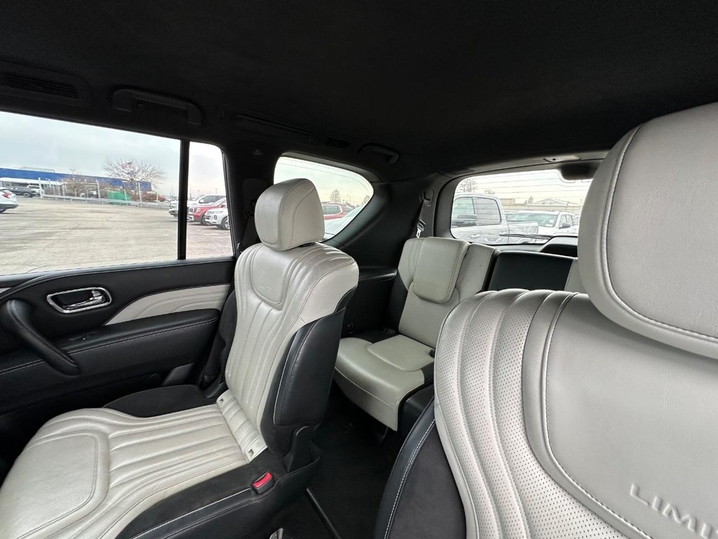 INFINITI QX80 Vehicle Full-screen Gallery Image 11