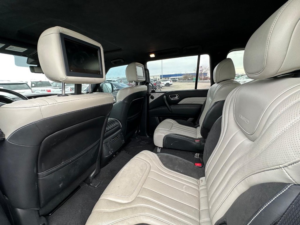 INFINITI QX80 Vehicle Full-screen Gallery Image 12