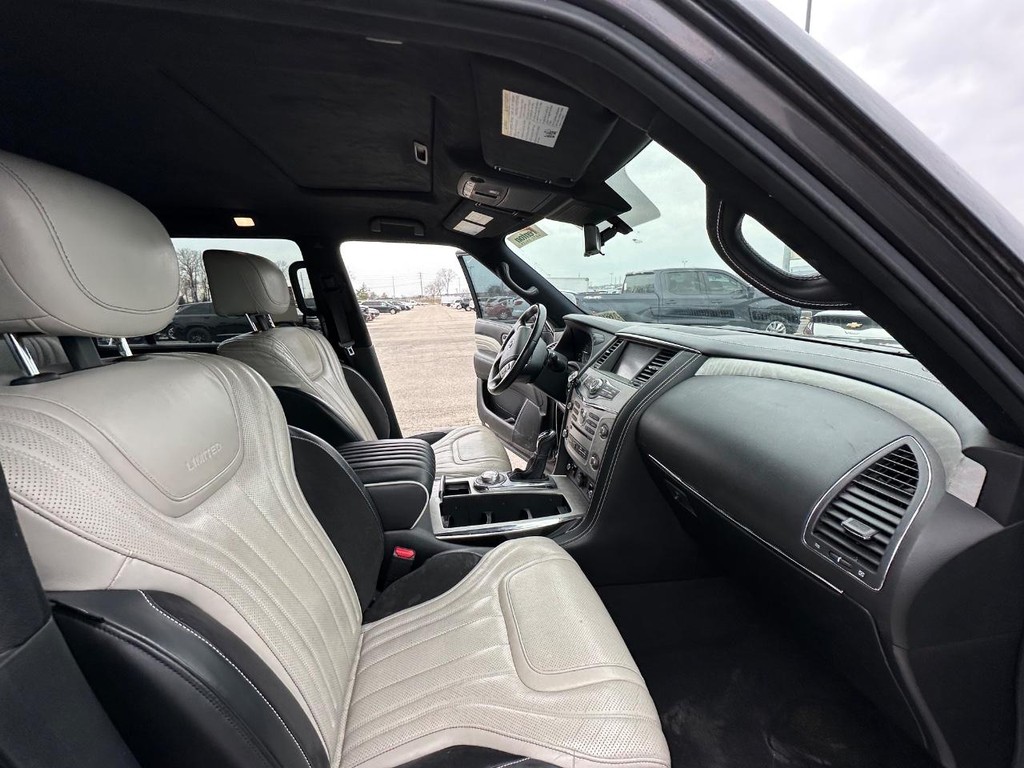 INFINITI QX80 Vehicle Full-screen Gallery Image 16