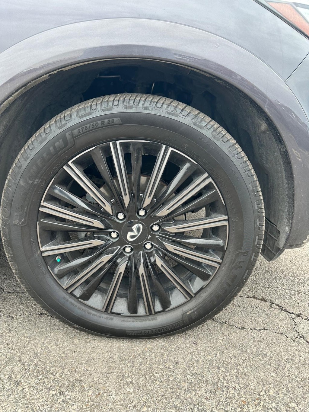 INFINITI QX80 Vehicle Full-screen Gallery Image 17