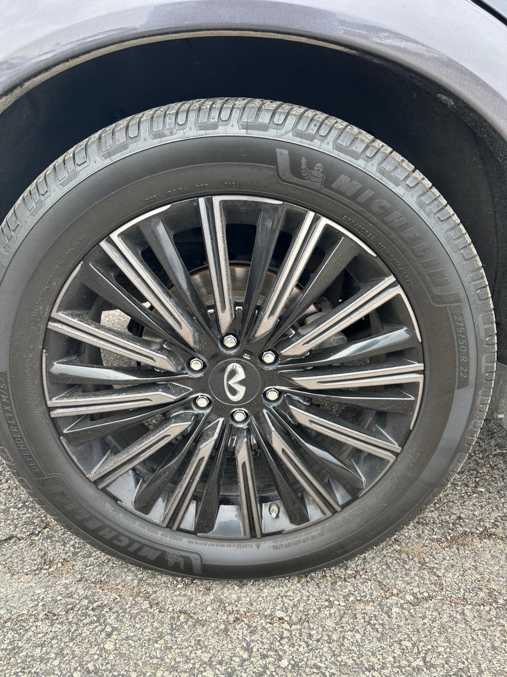 INFINITI QX80 Vehicle Full-screen Gallery Image 18