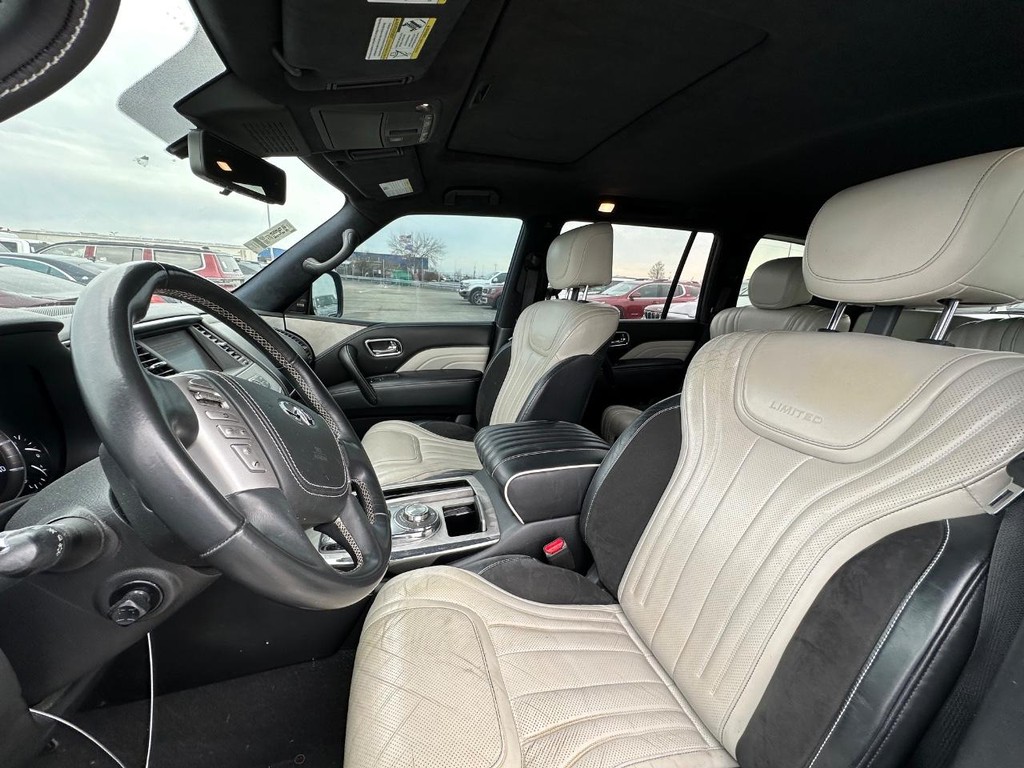 INFINITI QX80 Vehicle Full-screen Gallery Image 19