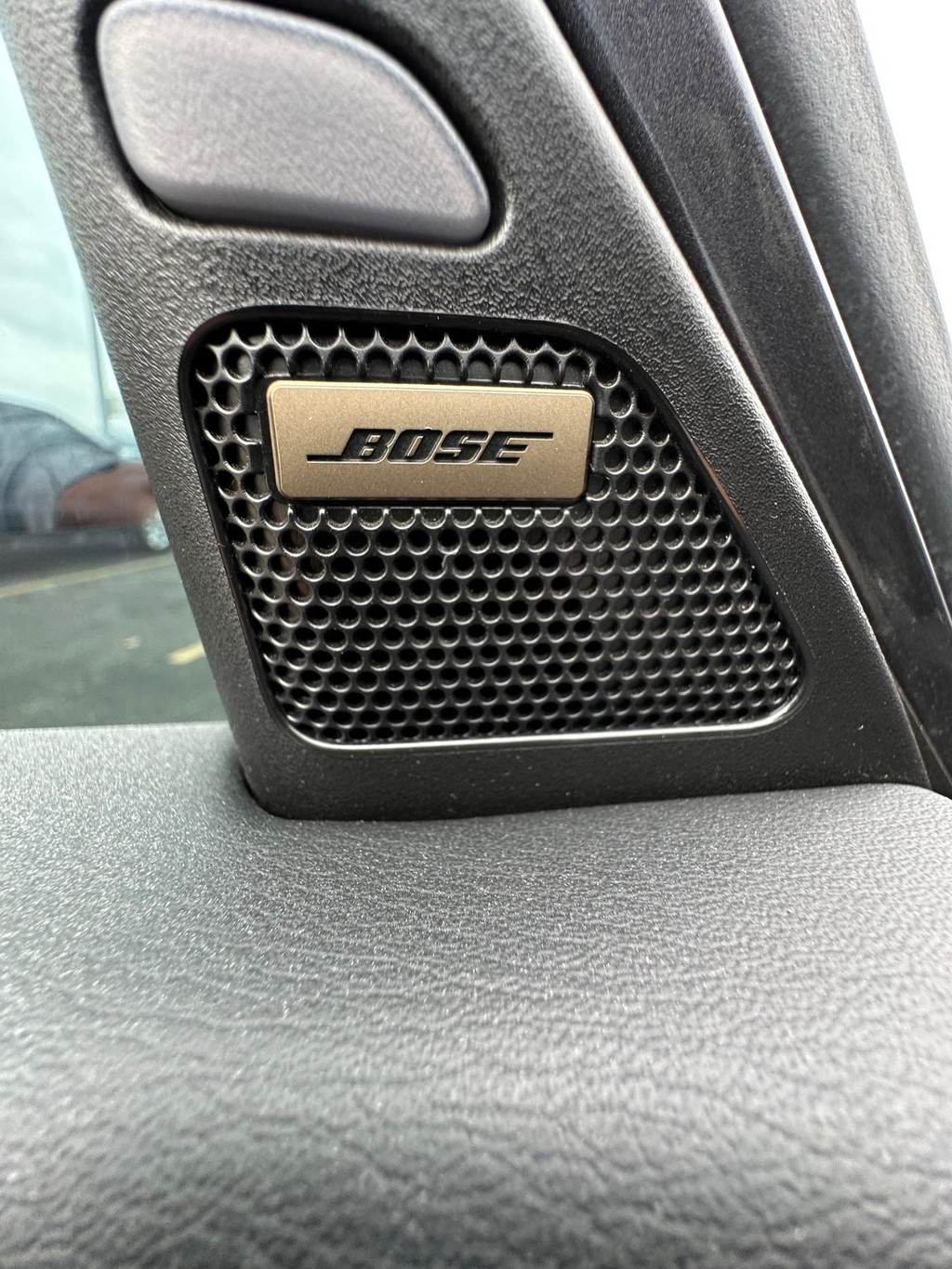 INFINITI QX80 Vehicle Full-screen Gallery Image 20