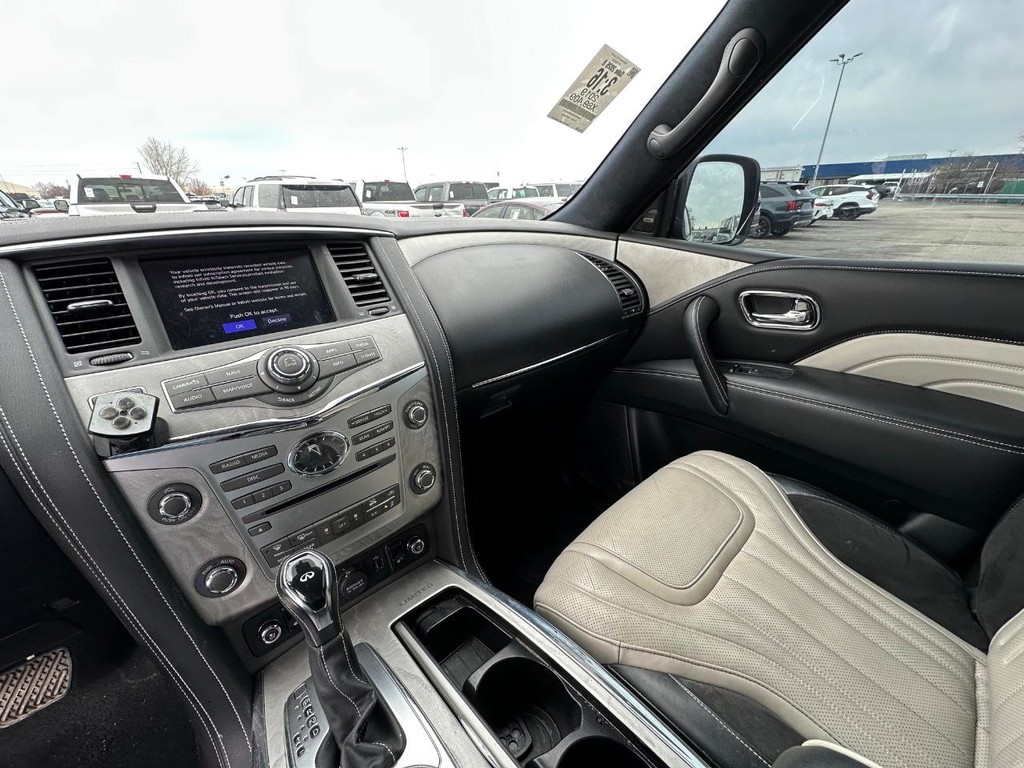 INFINITI QX80 Vehicle Full-screen Gallery Image 22