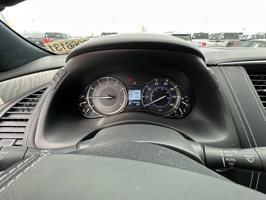 INFINITI QX80 Vehicle Full-screen Gallery Image 24