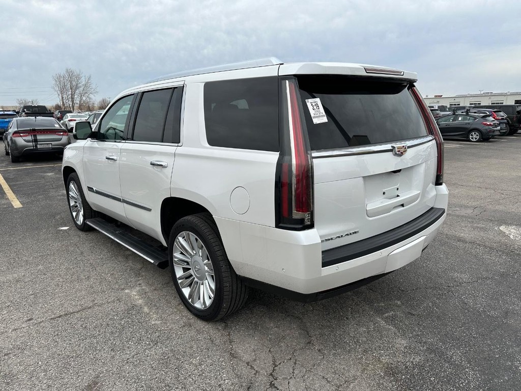 Cadillac Escalade Vehicle Full-screen Gallery Image 3