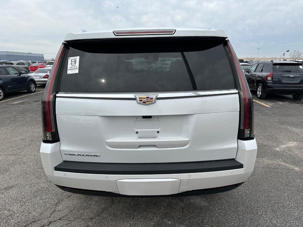 Cadillac Escalade Vehicle Full-screen Gallery Image 4