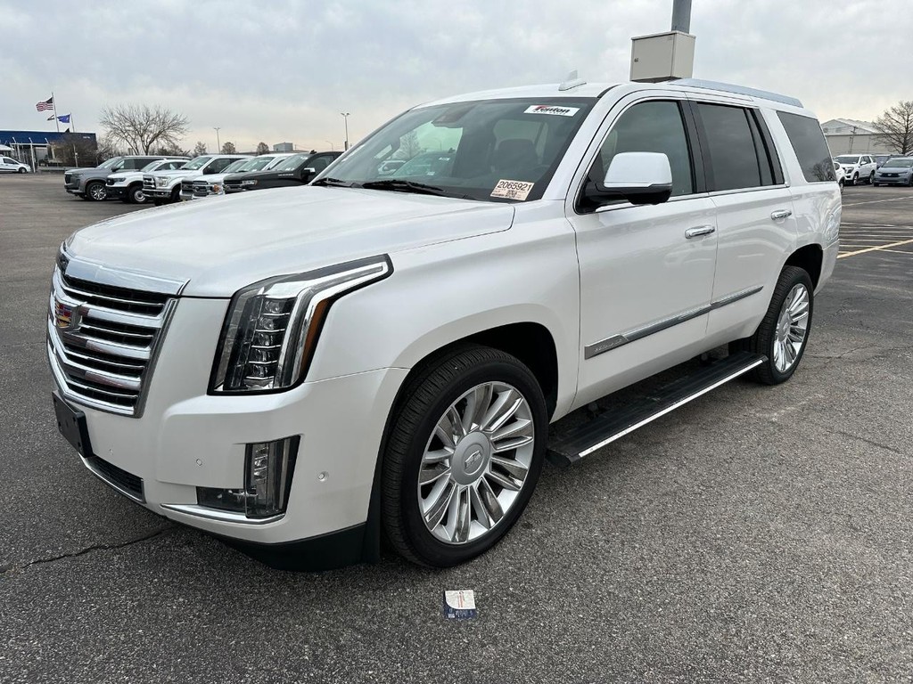 Cadillac Escalade Vehicle Full-screen Gallery Image 11
