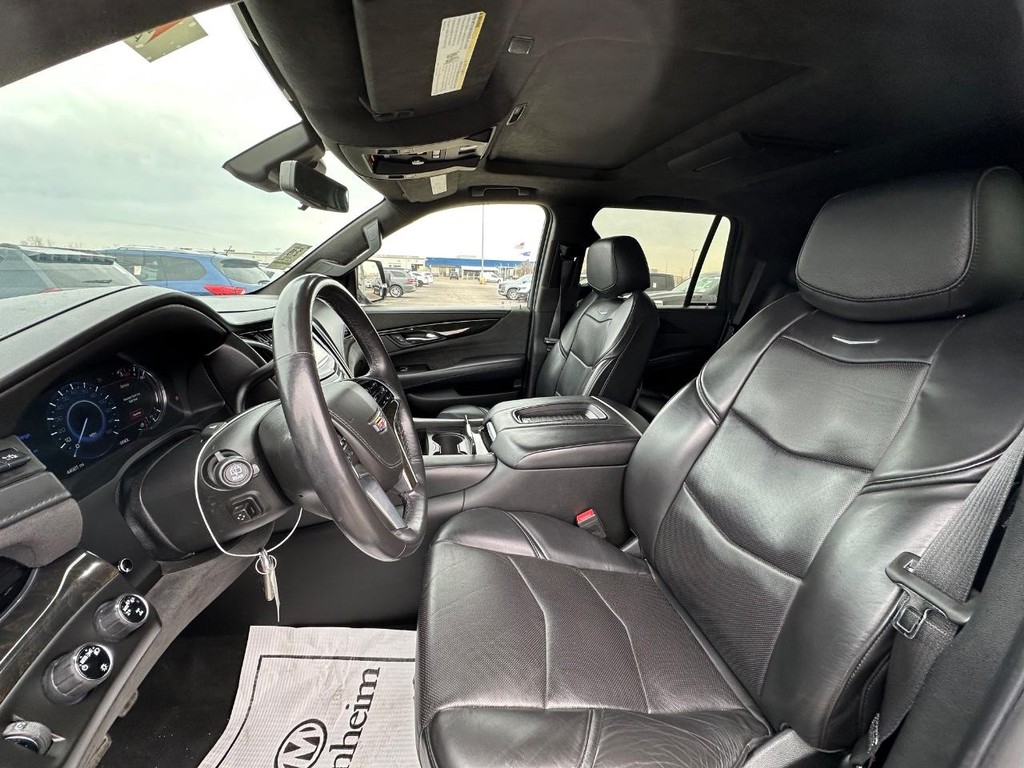 Cadillac Escalade Vehicle Full-screen Gallery Image 13