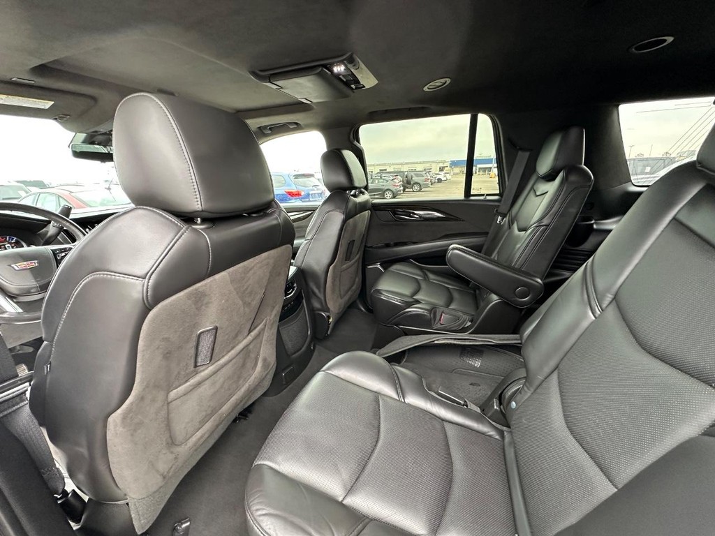 Cadillac Escalade Vehicle Full-screen Gallery Image 15