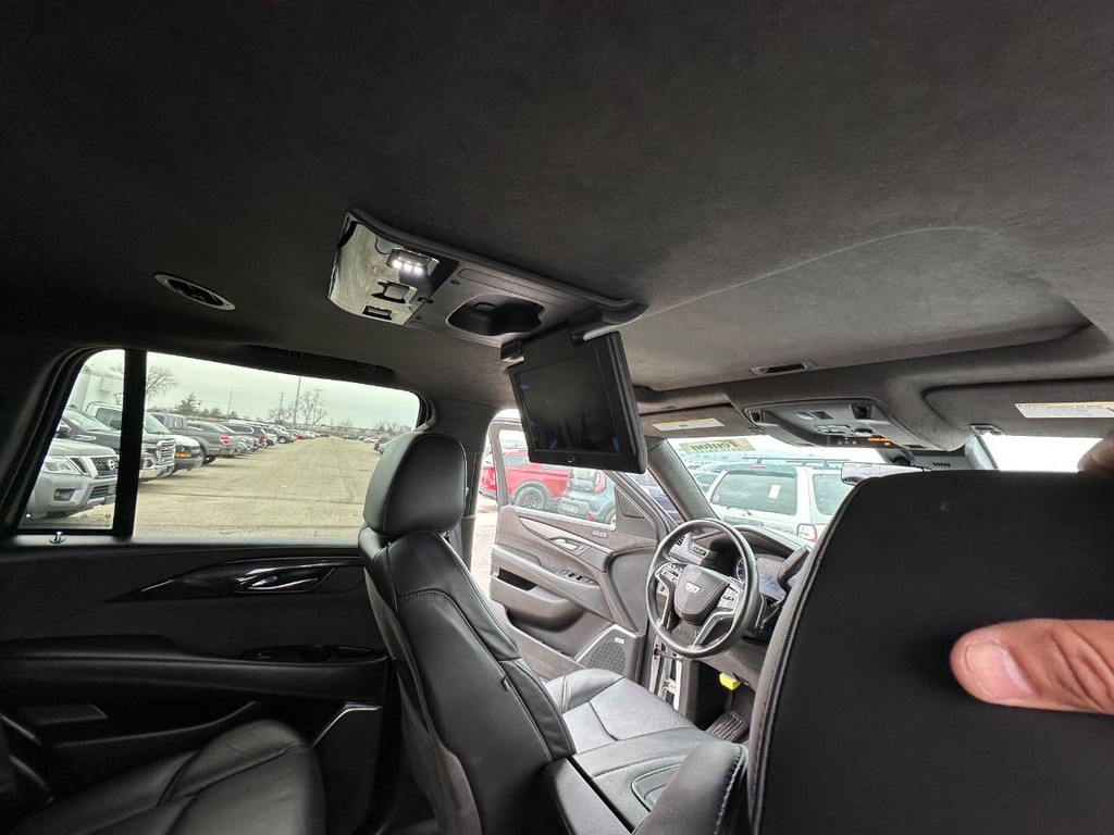 Cadillac Escalade Vehicle Full-screen Gallery Image 18