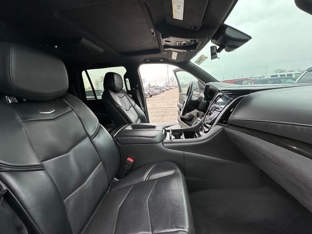 Cadillac Escalade Vehicle Full-screen Gallery Image 20