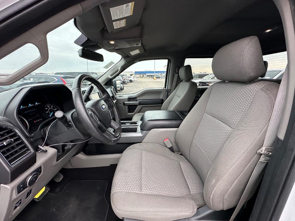 Ford F-150 Vehicle Full-screen Gallery Image 13