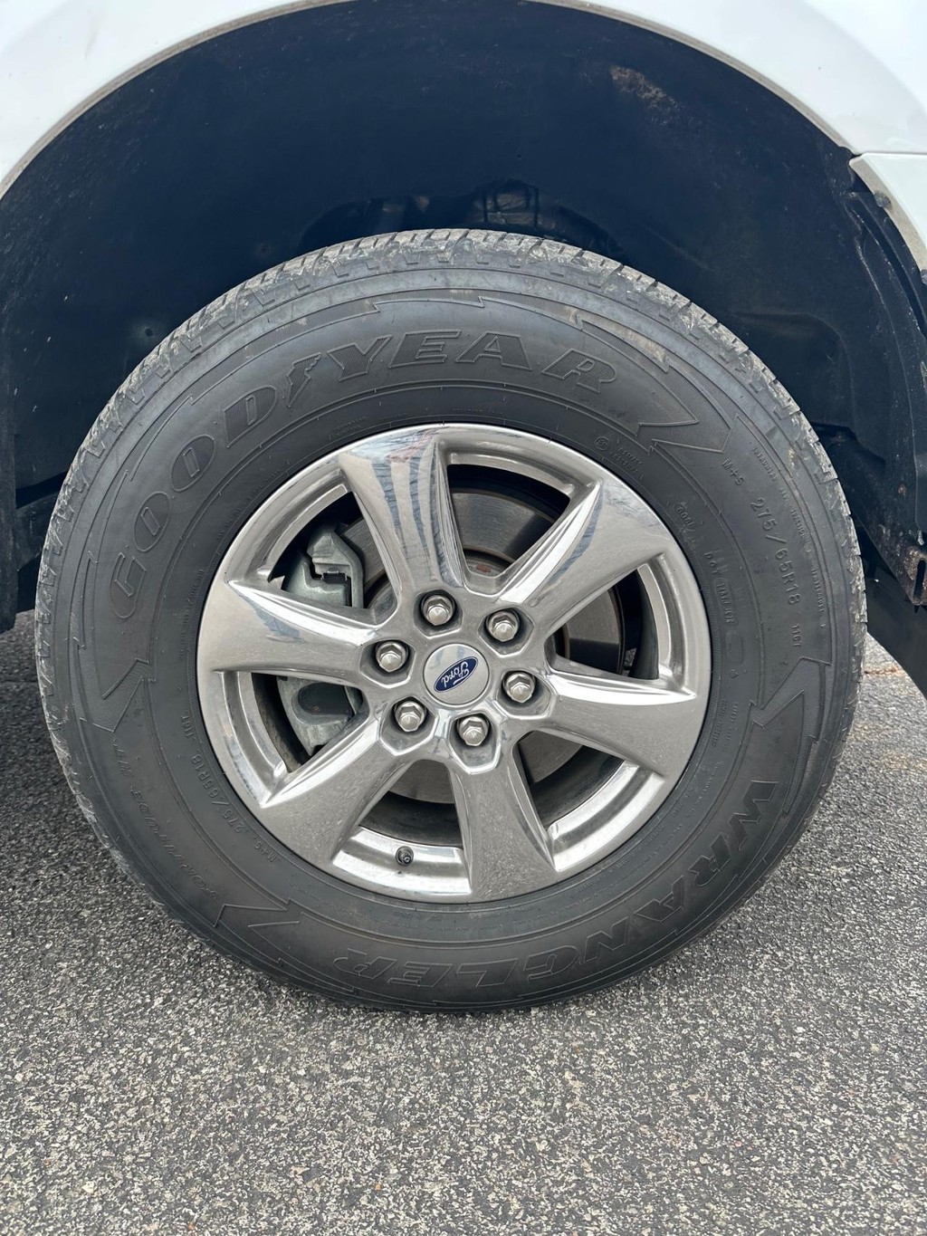 Ford F-150 Vehicle Full-screen Gallery Image 15