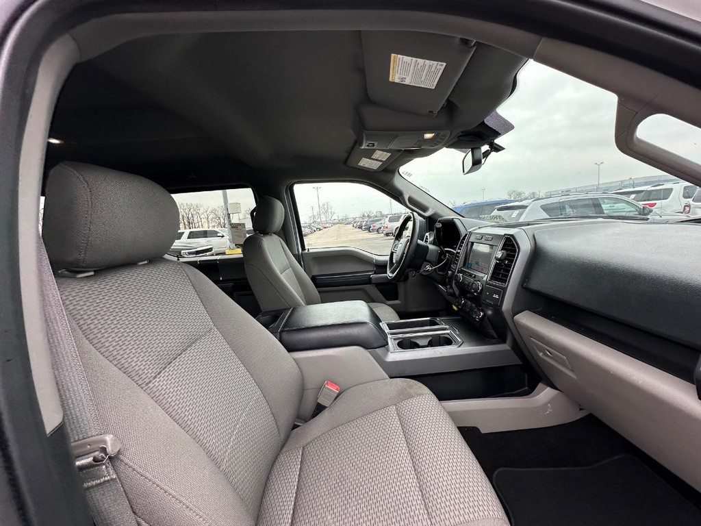 Ford F-150 Vehicle Full-screen Gallery Image 16