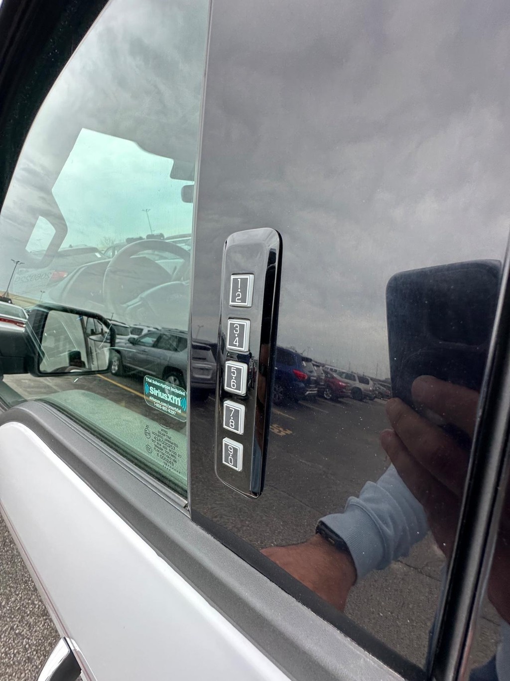 Ford F-150 Vehicle Full-screen Gallery Image 18