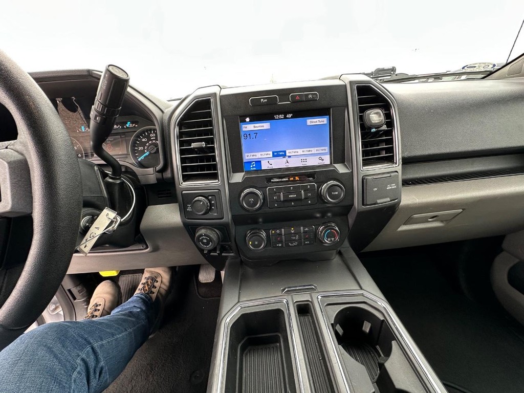 Ford F-150 Vehicle Full-screen Gallery Image 19