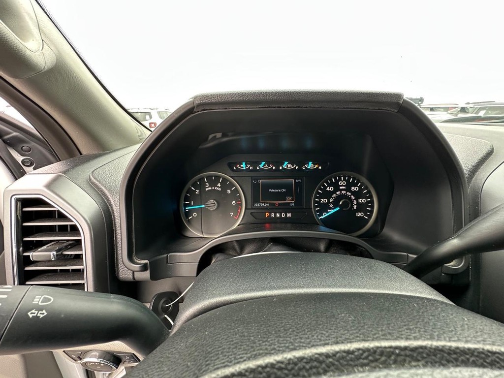 Ford F-150 Vehicle Full-screen Gallery Image 21