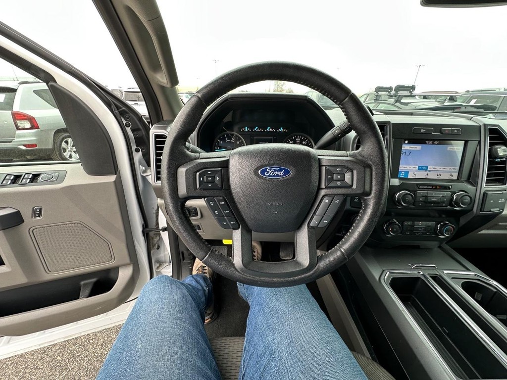 Ford F-150 Vehicle Full-screen Gallery Image 22