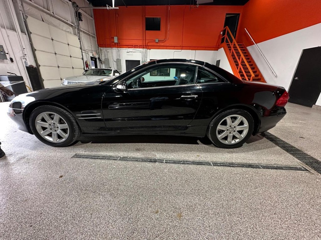 Mercedes-Benz SL-Class Vehicle Full-screen Gallery Image 8