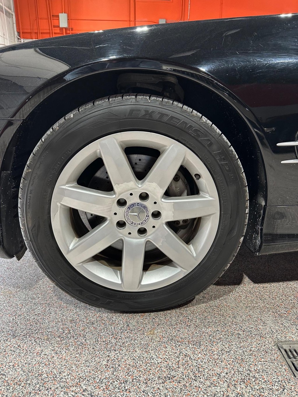 Mercedes-Benz SL-Class Vehicle Full-screen Gallery Image 11