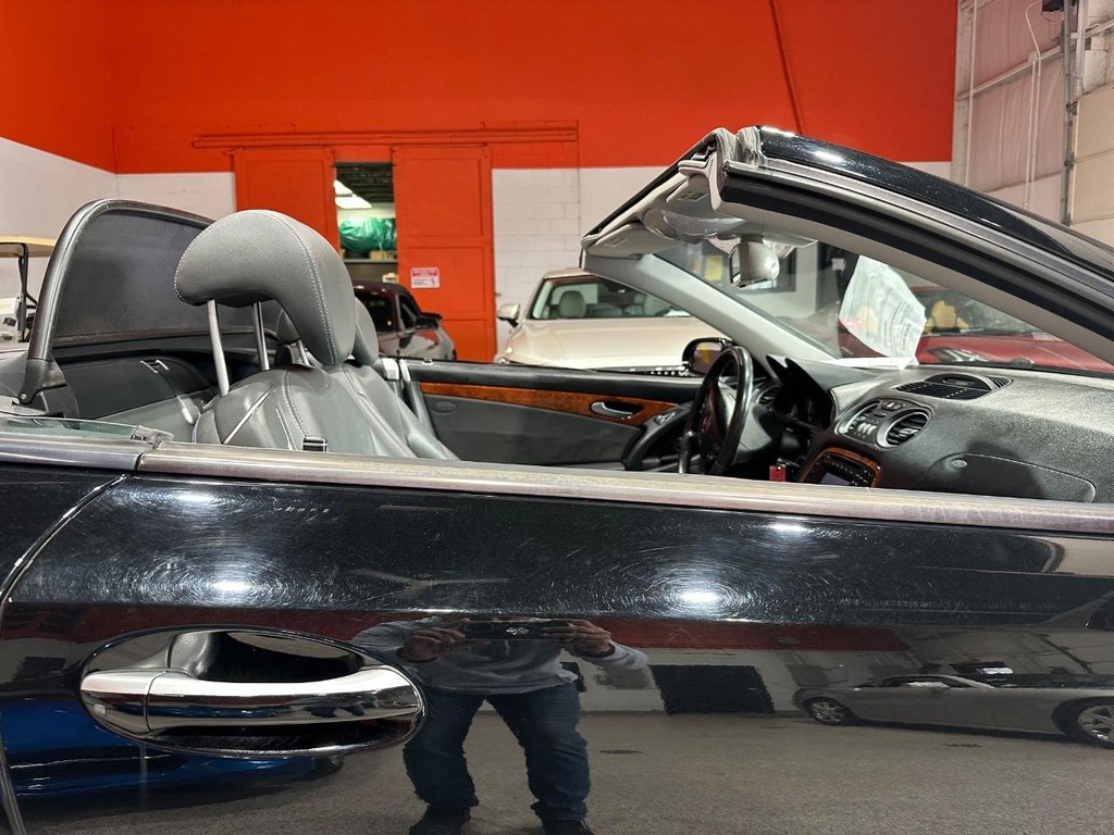 Mercedes-Benz SL-Class Vehicle Full-screen Gallery Image 12