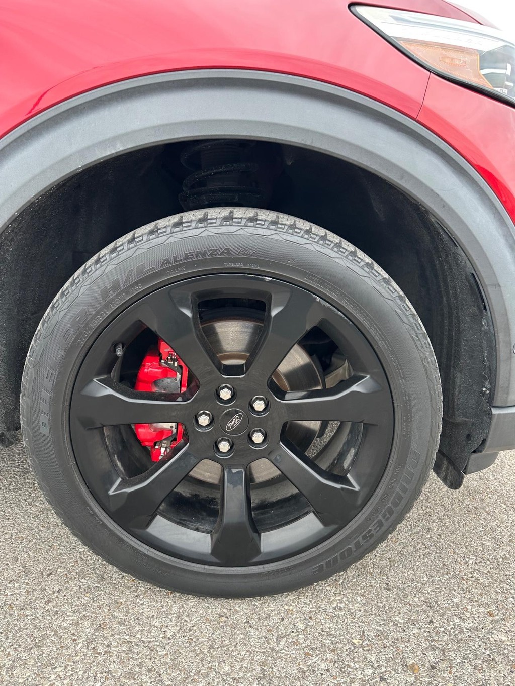 Ford Explorer Vehicle Full-screen Gallery Image 15