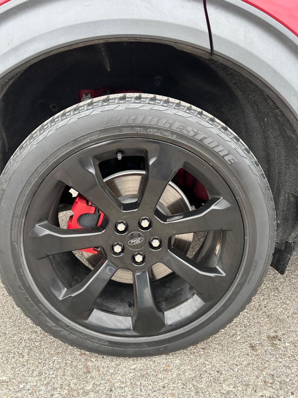 Ford Explorer Vehicle Full-screen Gallery Image 16