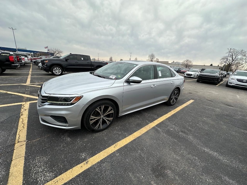 Volkswagen Passat Vehicle Full-screen Gallery Image 5