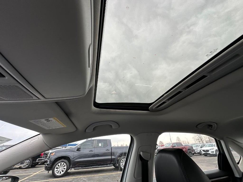 Volkswagen Passat Vehicle Full-screen Gallery Image 18