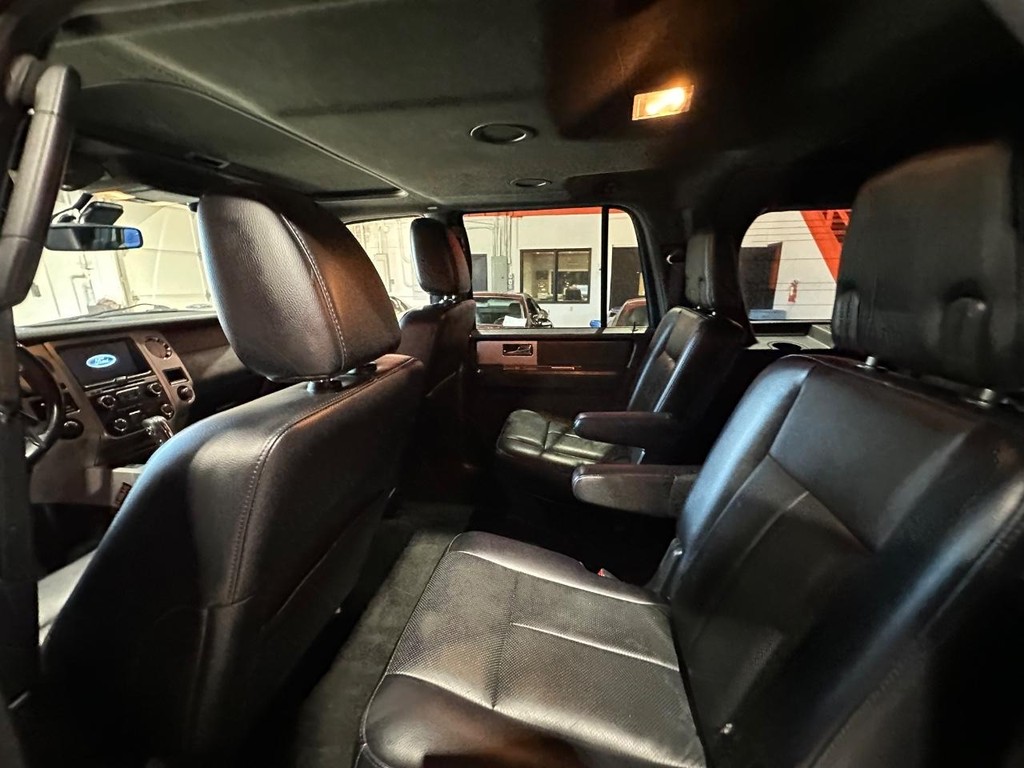 Ford Expedition EL Vehicle Full-screen Gallery Image 11