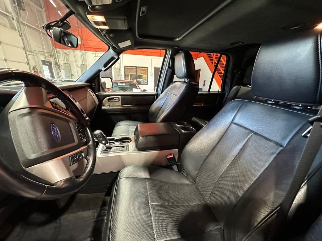 Ford Expedition EL Vehicle Full-screen Gallery Image 12