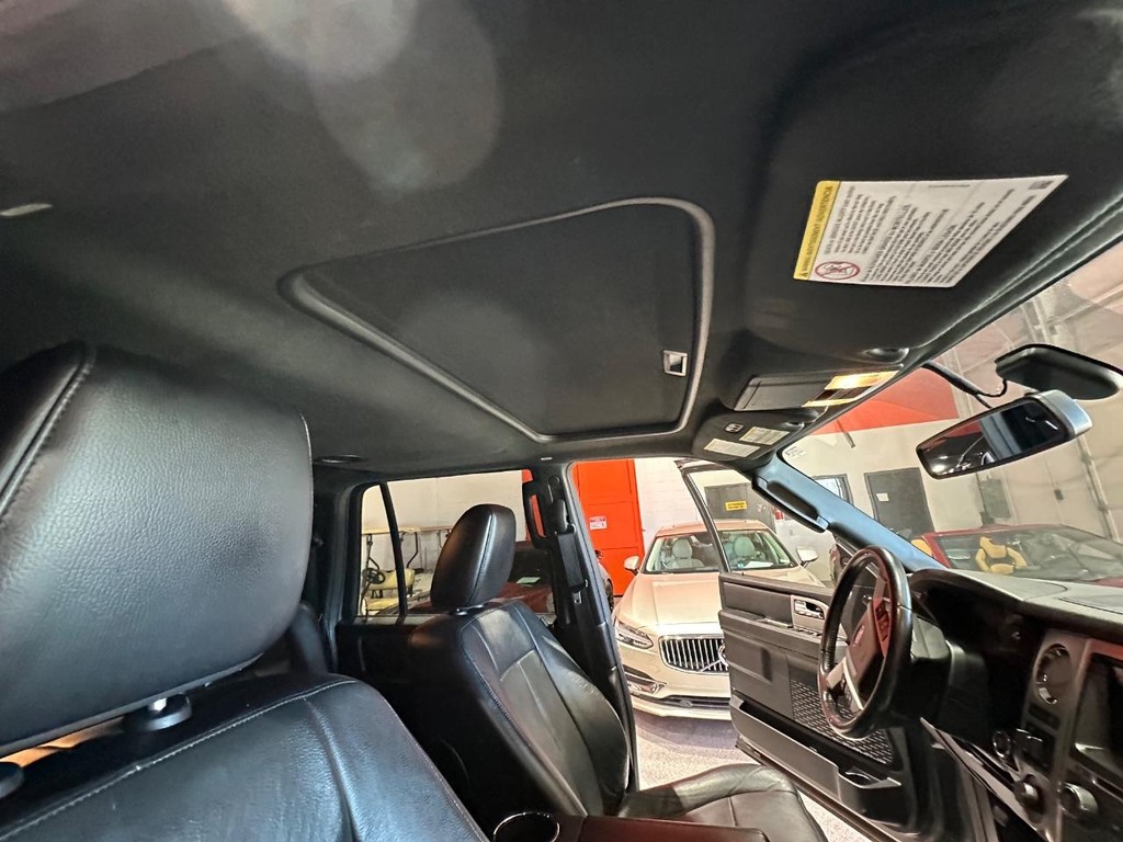 Ford Expedition EL Vehicle Full-screen Gallery Image 17