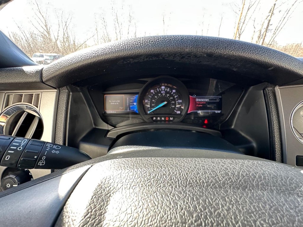 Ford Expedition EL Vehicle Full-screen Gallery Image 19