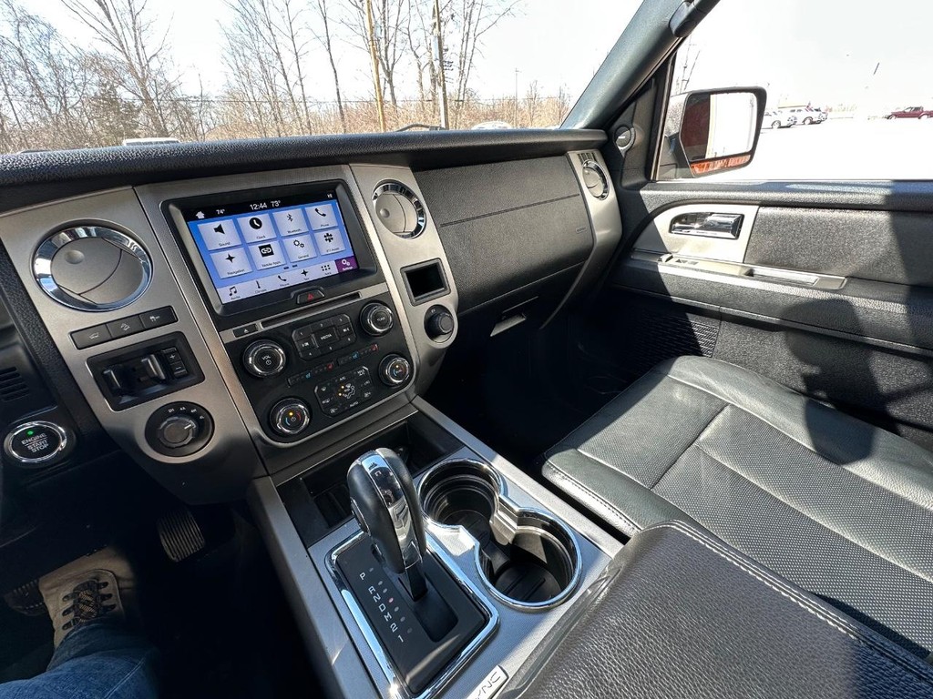 Ford Expedition EL Vehicle Full-screen Gallery Image 20