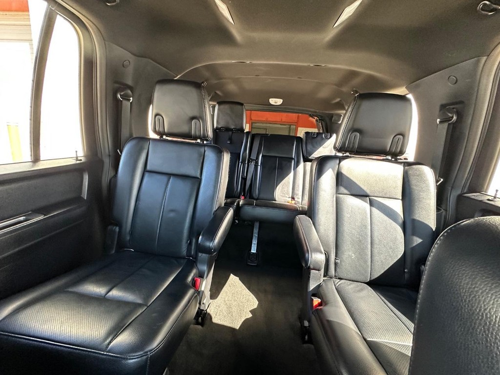 Ford Expedition EL Vehicle Full-screen Gallery Image 22